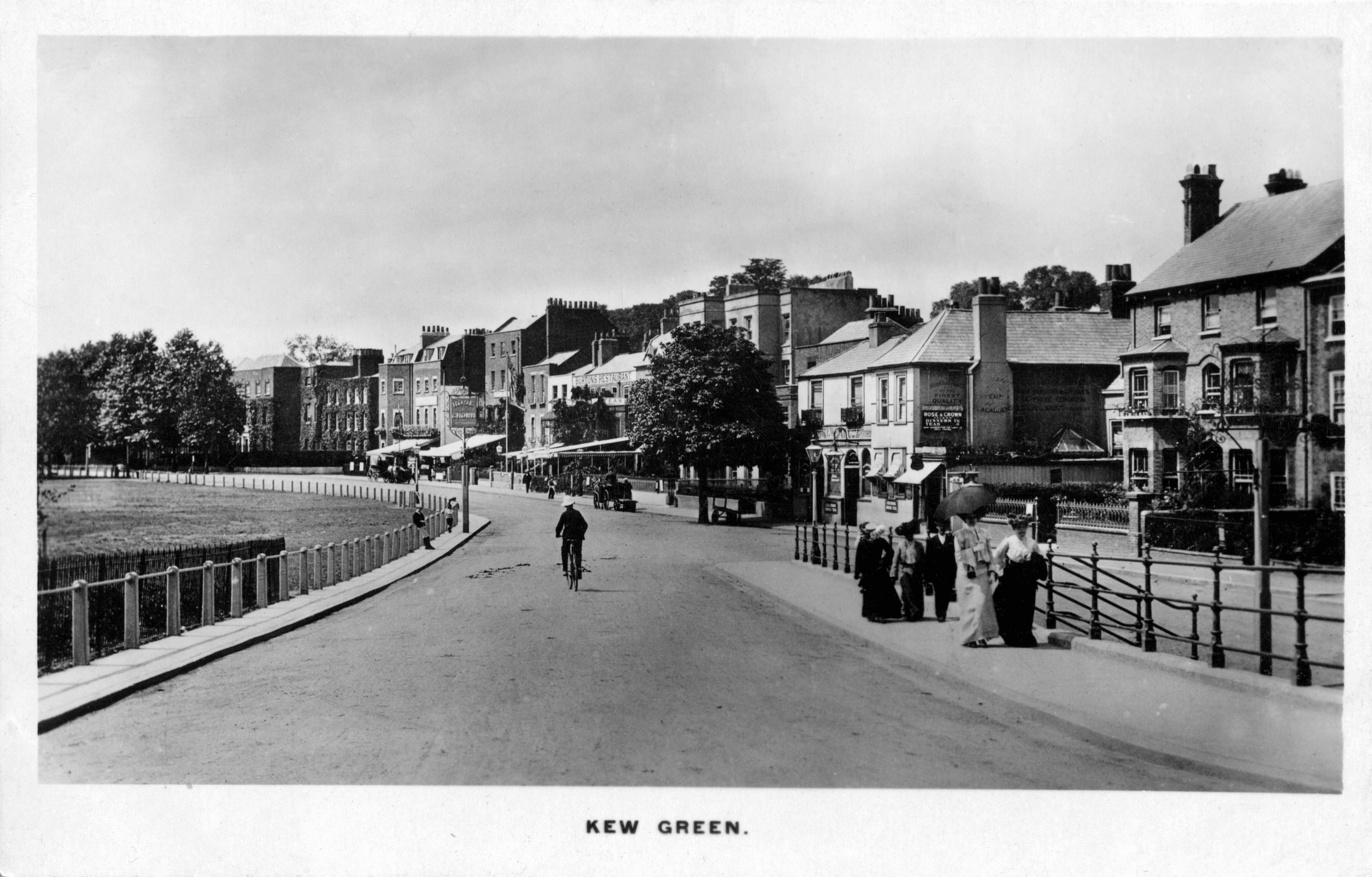 Kew Green,hotels and inns Rose and Crown